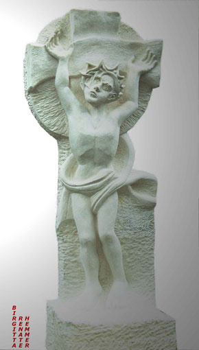 Sculpture of a man who raises his arms and looks up